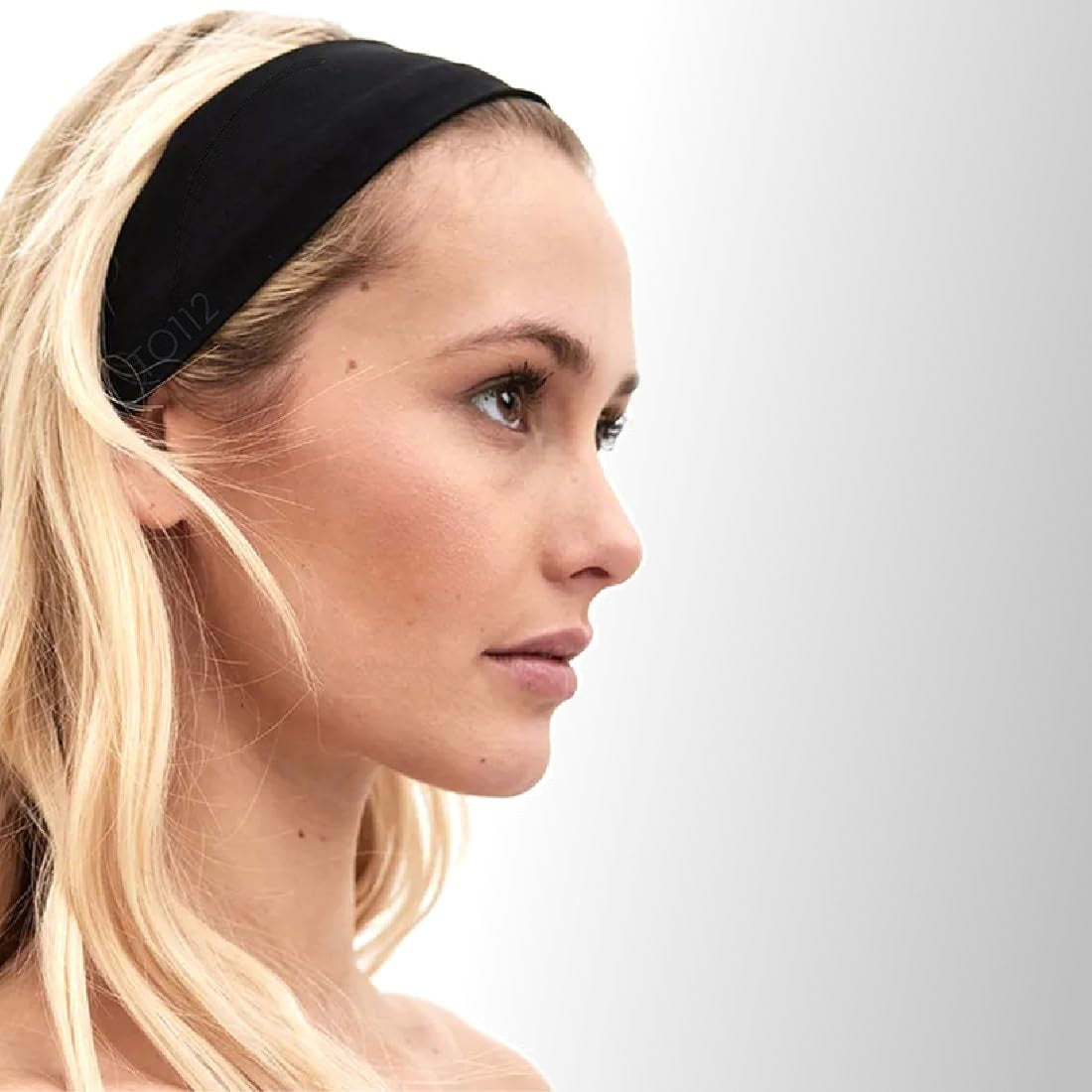Model wearing TO112 stre4tch fabric headband - TO112 90s Infinity Headband